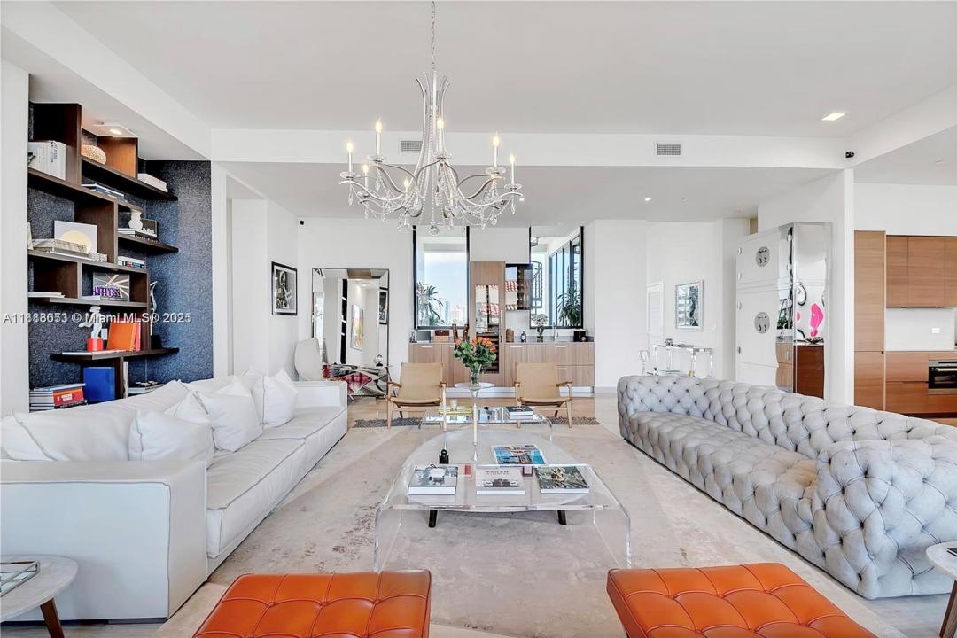 3581 E Glencoe St 605, Coconut Grove, Florida 33133, USA