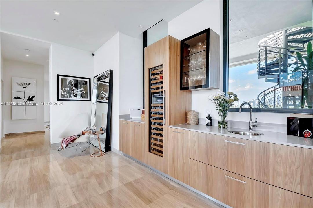 3581 E Glencoe St 605, Coconut Grove, Florida 33133, USA
