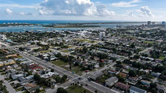 147 W Heron Blvd, Riviera Beach, Florida 33404, USA