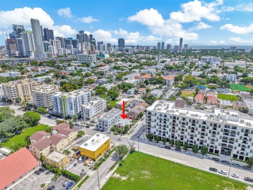 676 & 119 SW 1st St, Miami, Florida 33130