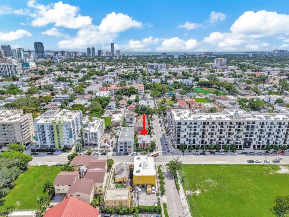 676 & 119 SW 1st St, Miami, Florida 33130