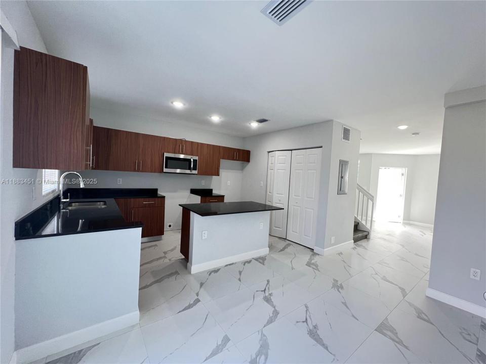 1310 NW 6th Ave C, Florida City, Florida 33034, Amerika Birleşik Devletleri