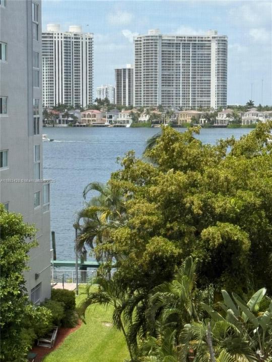 17801 N Bay Rd 505, Sunny Isles Beach, Floride 33160, États-Unis