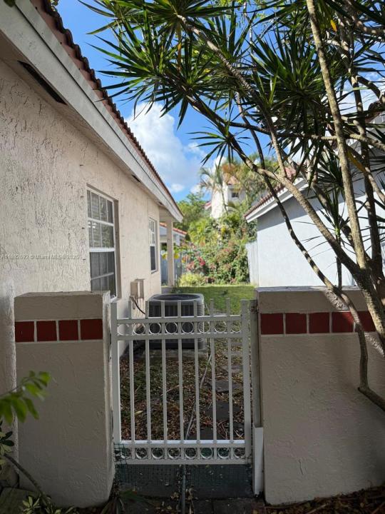 1321 N Seagrape Circle, Weston, פלורידה 33326, ארצות הברית של אמריקה 