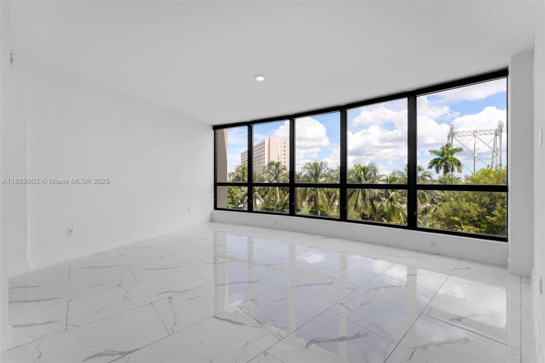 1 Curtiss Pkwy 326, Miami Springs, Florida 33166, Amerika Birleşik Devletleri