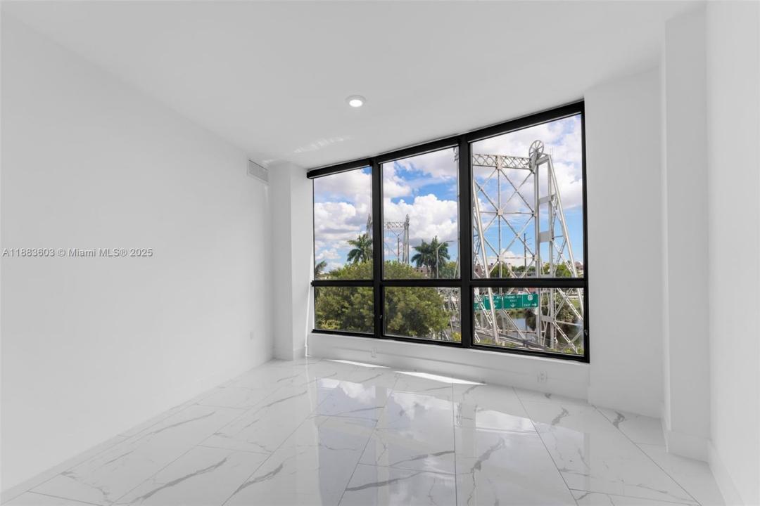 1 Curtiss Pkwy 326, Miami Springs, Florida 33166, Amerika Birleşik Devletleri