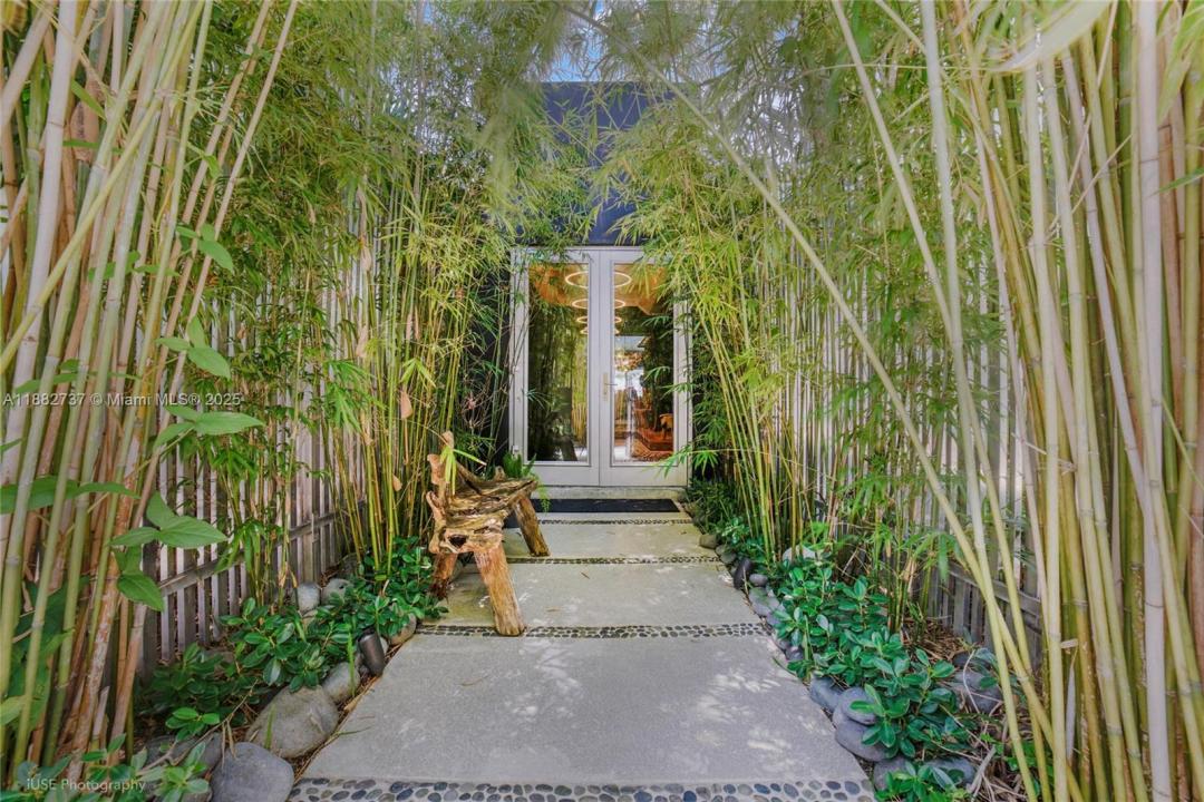 2440 N Shore Ter, Miami Beach, Флорида 33141, Соединенные Штаты