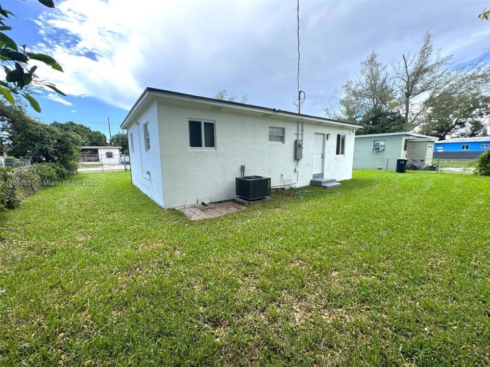 1891 NW 83rd Ter, Miami, Floride 33147, États-Unis