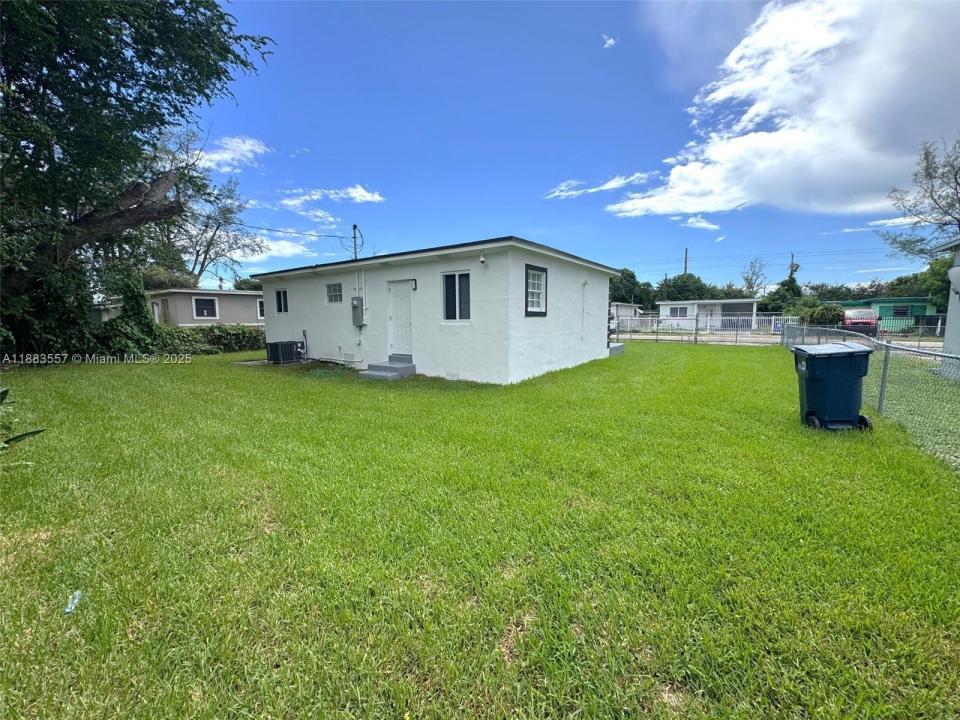 1891 NW 83rd Ter, Miami, Floride 33147, États-Unis