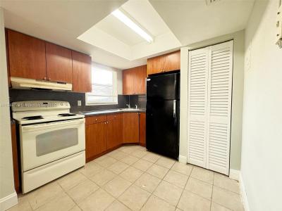 101 NE 41st St E74, Oakland Park, Florida 33334, USA