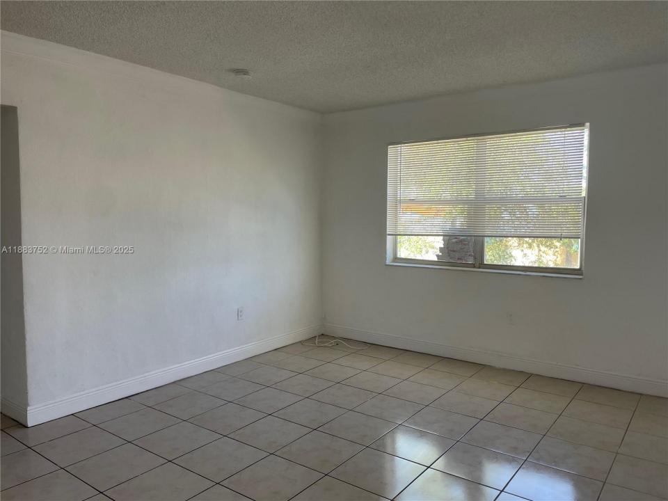 16118 NE 21st Ave 14, North Miami Beach, Florida 33162, Amerika Birleşik Devletleri