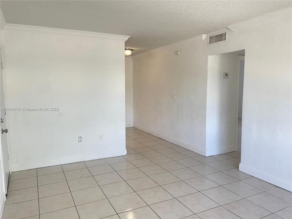 16118 NE 21st Ave 14, North Miami Beach, Florida 33162, Amerika Birleşik Devletleri