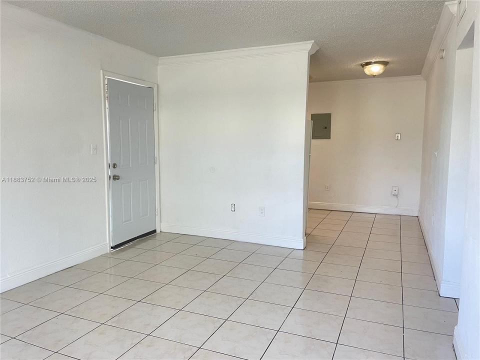 16118 NE 21st Ave 14, North Miami Beach, Florida 33162, Amerika Birleşik Devletleri