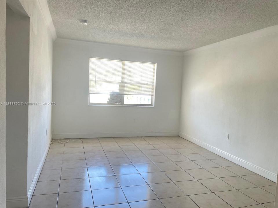 16118 NE 21st Ave 14, North Miami Beach, Florida 33162, Amerika Birleşik Devletleri
