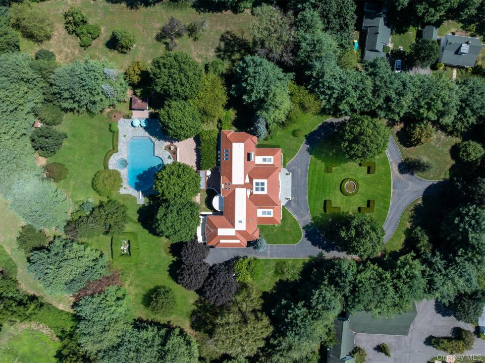 23 Old Westbury Rd, North Hempstead, Нью-Йорк 11568, Соединенные Штаты