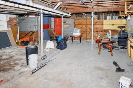 68 Burnside Street 1, Cranston, Rhode Island 02910, Estados Unidos