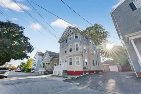 24 Pendleton Street, Cranston, Rhode Island 02920, États-Unis