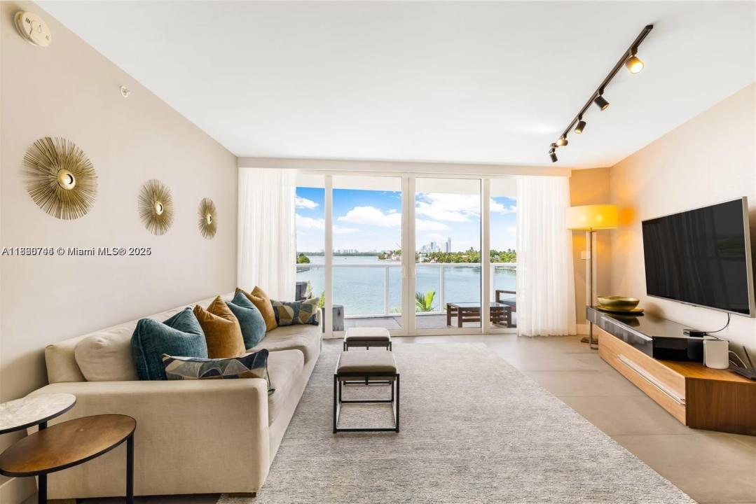 9821 E Bay Harbor Dr 503, Bay Harbor Islands, フロリダ 33154, アメリカ合衆国