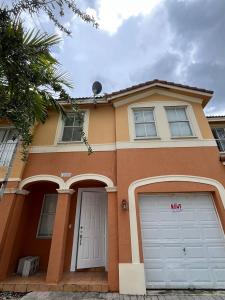 10908 SW 240th Ln, Homestead, Florida 33032, USA