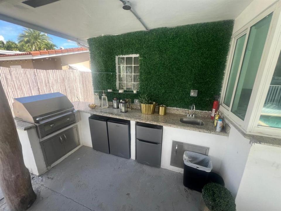 2233 SE 15th St, Pompano Beach, פלורידה 33062, ארצות הברית של אמריקה 