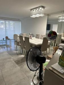 1780 NE 191st St 112-2, Miami, Florida 33179, USA