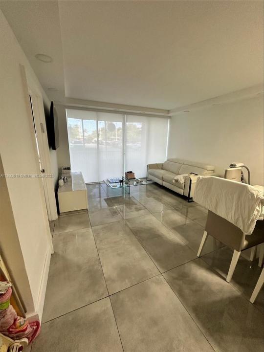 1780 NE 191st St 112-2, Miami, フロリダ 33179, アメリカ合衆国