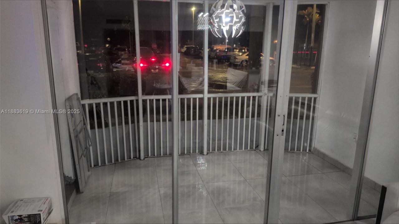 1780 NE 191st St 112-2, Miami, フロリダ 33179, アメリカ合衆国