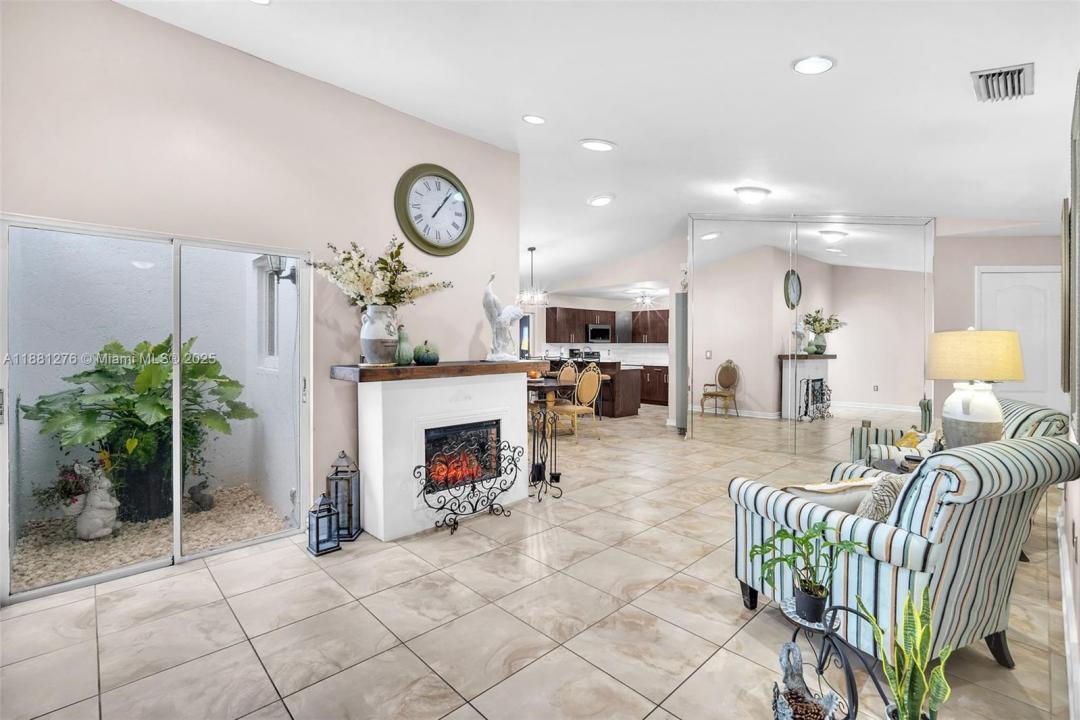 16834 NW 70th Ave, Hialeah, Florida 33015, Estados Unidos
