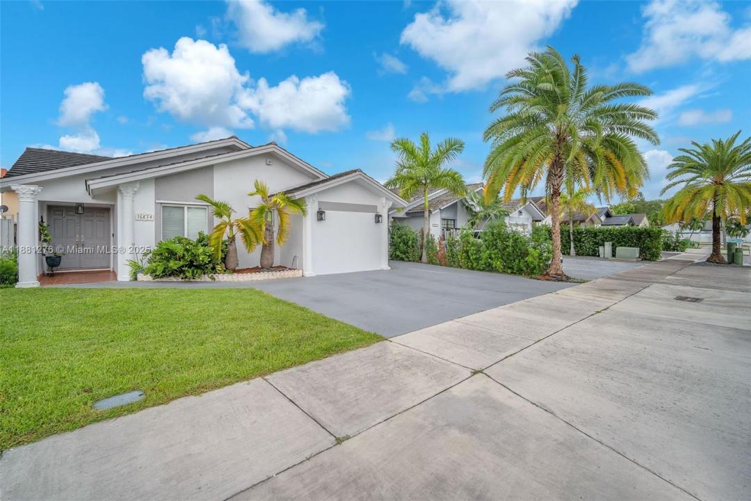 16834 NW 70th Ave, Hialeah, Florida 33015, Estados Unidos