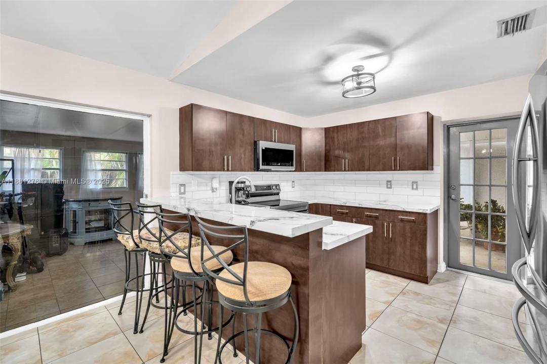 16834 NW 70th Ave, Hialeah, Florida 33015, Estados Unidos