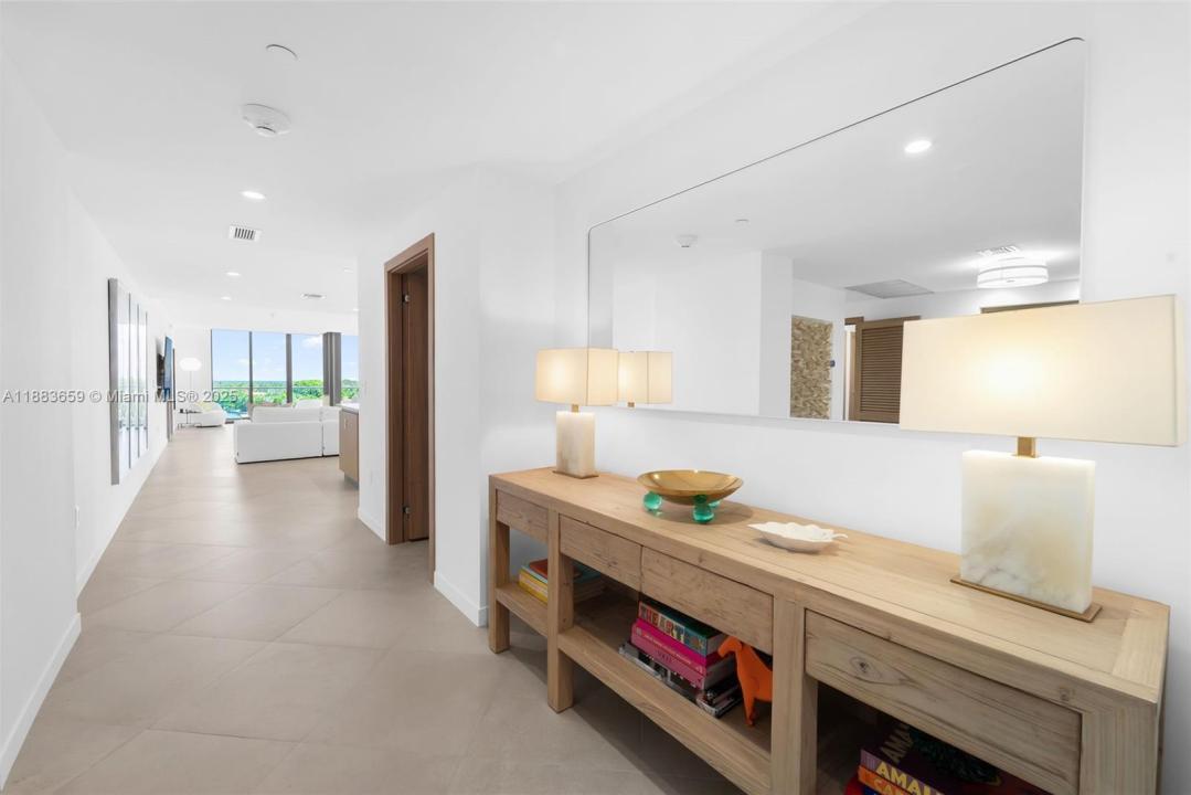 1135 103 ST PH4, Bay Harbor Islands, Florida 33154, Estados Unidos