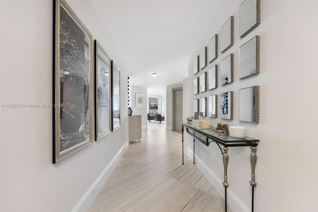 17301 Biscayne Blvd 2009, North Miami Beach, Floryda 33160, USA