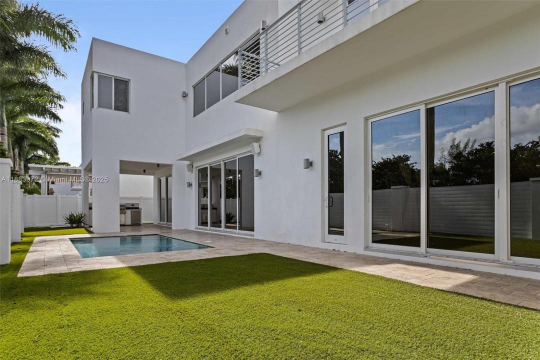 10296 NW 74th Ter, Doral, Floryda 33178, USA