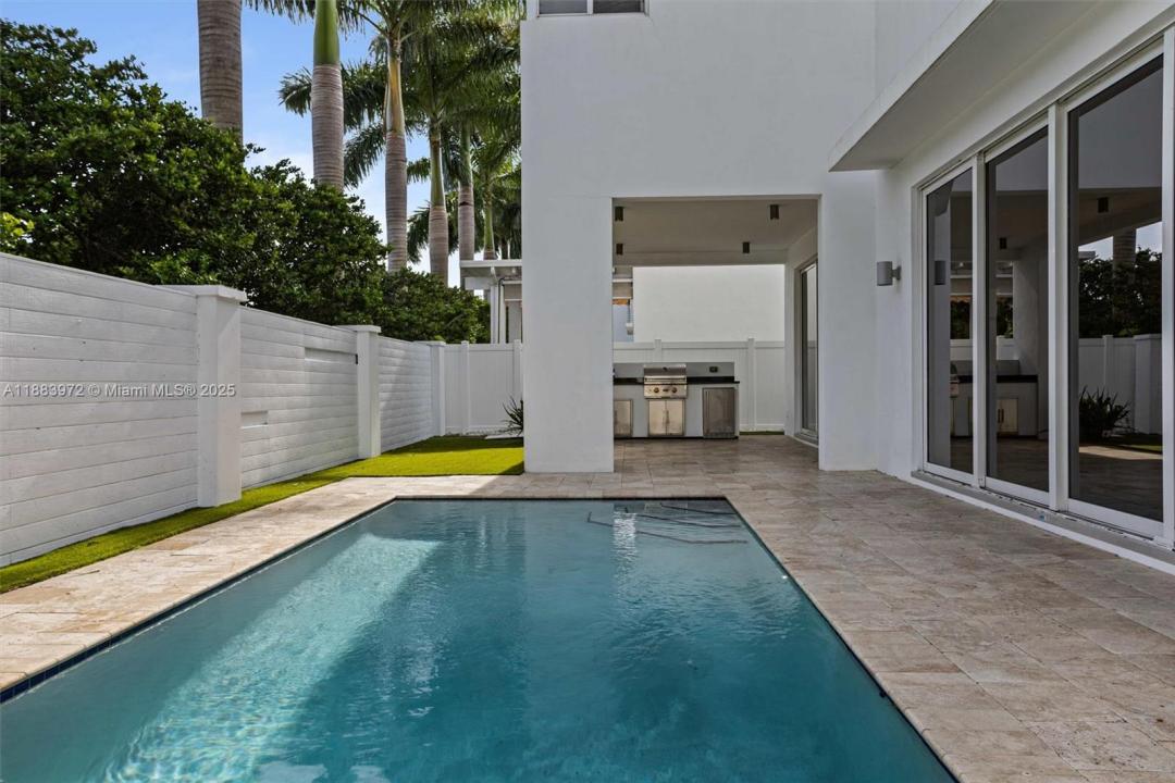 10296 NW 74th Ter, Doral, Floryda 33178, USA