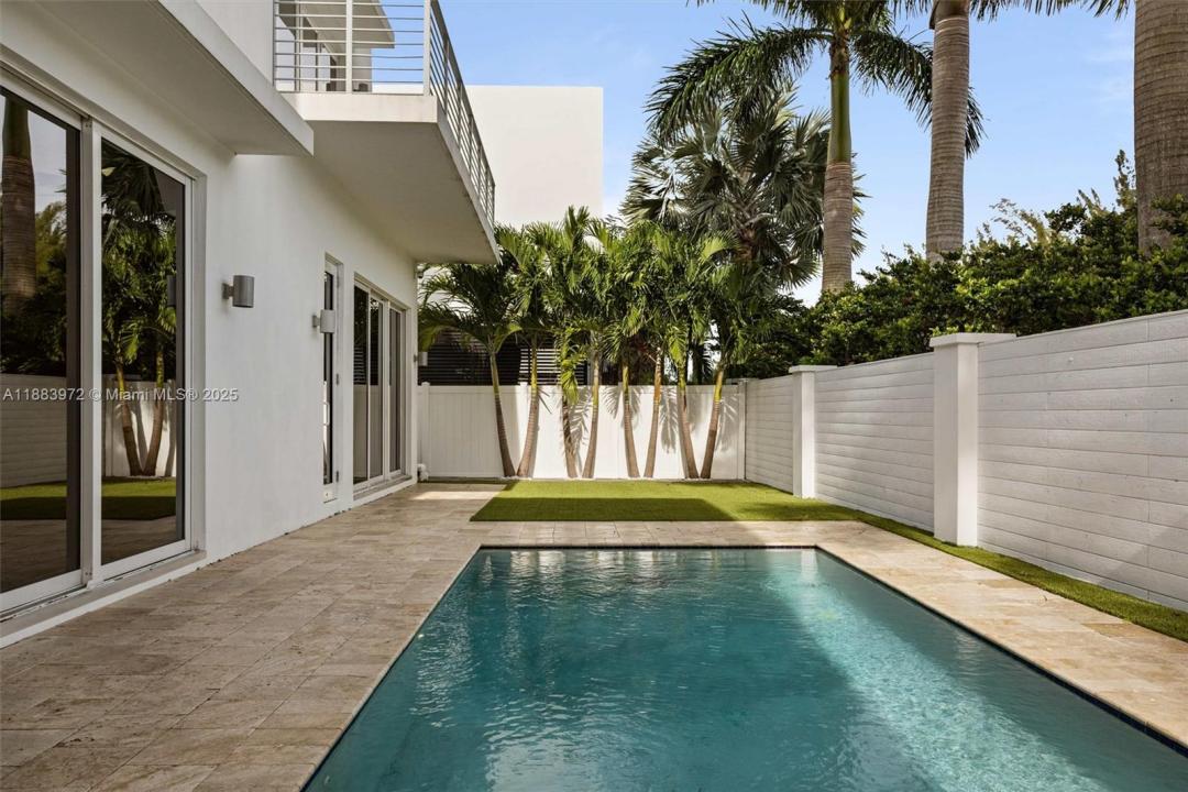 10296 NW 74th Ter, Doral, Floryda 33178, USA
