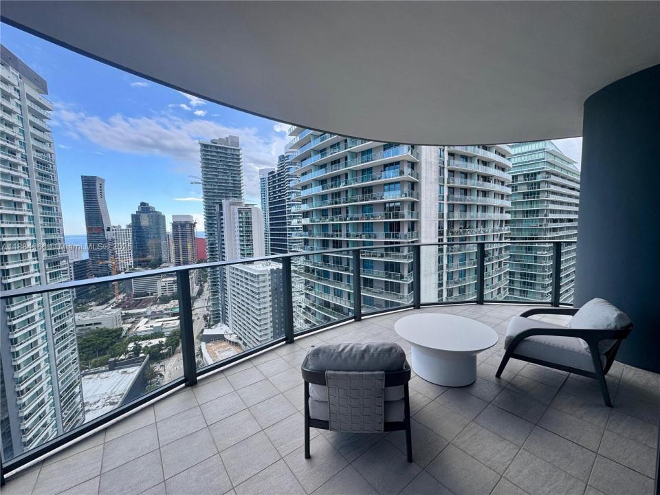 1000 Brickell Plz 3302, Miami, Florida 33131, Stati Uniti