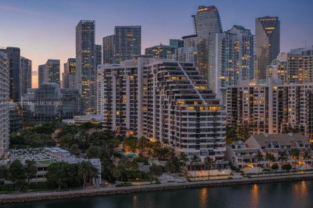 520 Brickell Key Dr A621, Miami, Florida 33131, USA