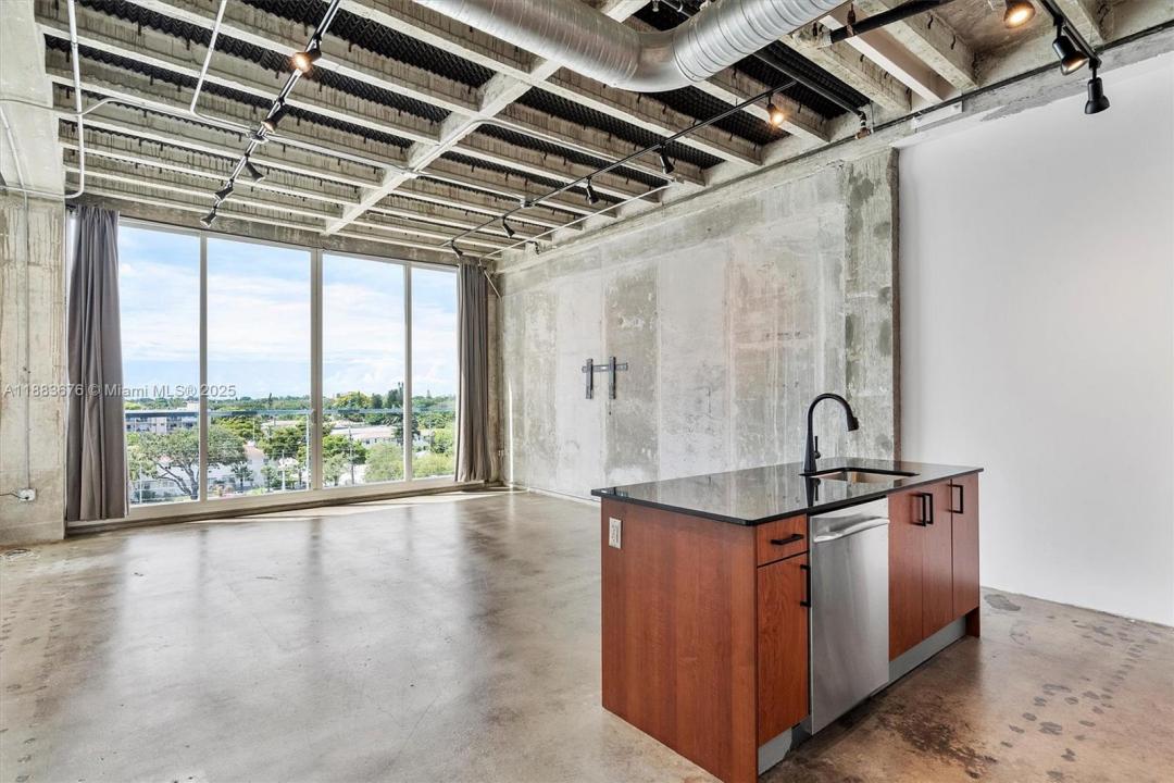 8101 Biscayne Blvd R-515, Miami, Florida 33138
