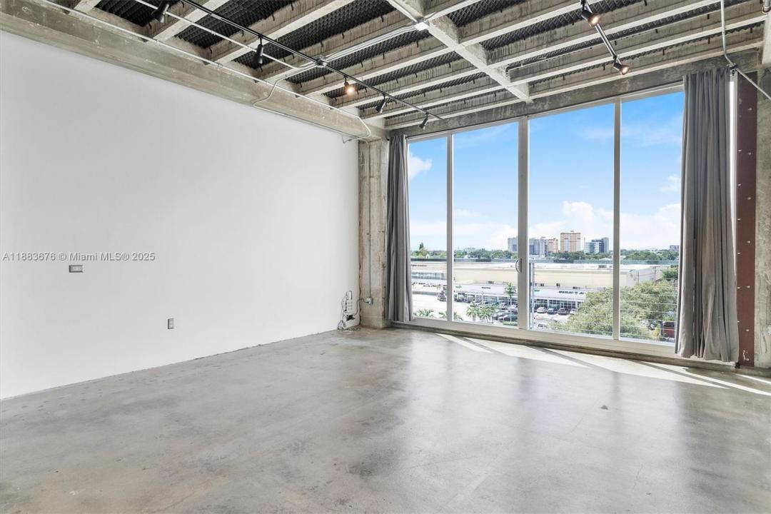 8101 Biscayne Blvd R-515, Miami, Florida 33138