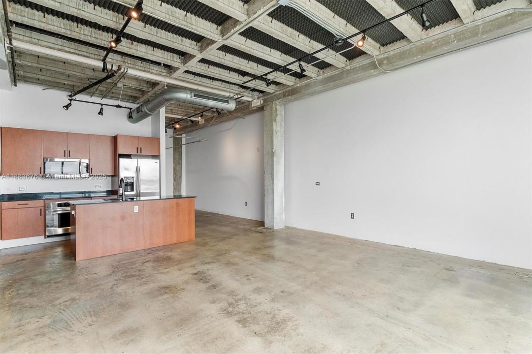 8101 Biscayne Blvd R-515, Miami, Florida 33138