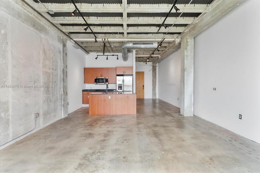 8101 Biscayne Blvd R-515, Miami, Florida 33138