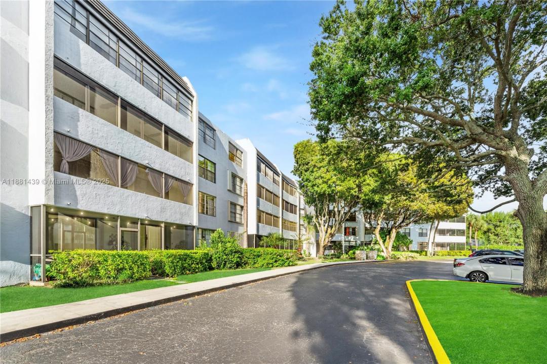 10852 N Kendall Dr 203, Miami, Florida 33176