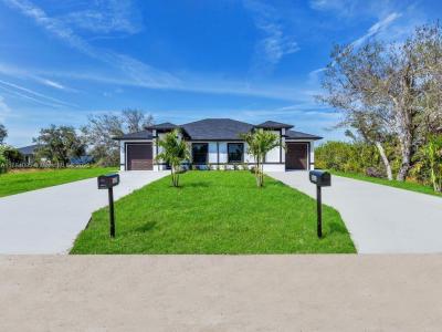 713/715 Hightower Ave S, Lehigh Acres, Florida 33973, USA