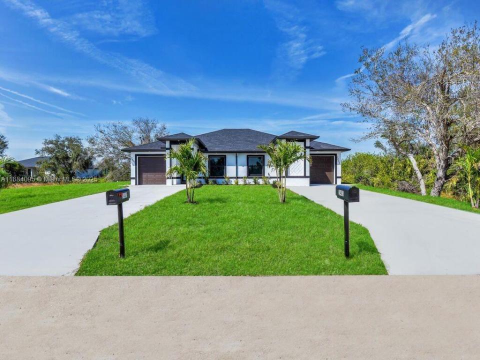 713/715 Hightower Ave S, Lehigh Acres, Florida 33973, Estados Unidos
