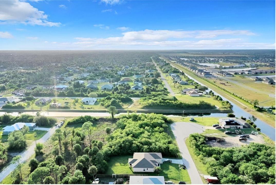 713/715 Hightower Ave S, Lehigh Acres, Florida 33973, Estados Unidos