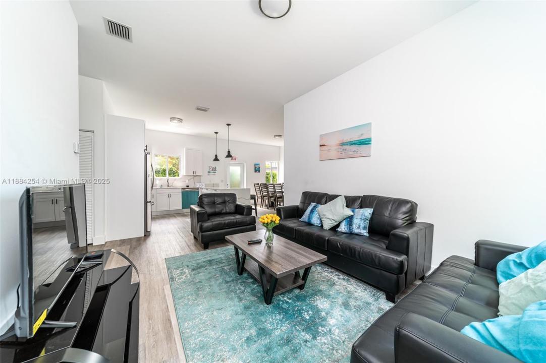 112 NW 10th St, Hallandale Beach, 佛羅里達州 33009, 美國