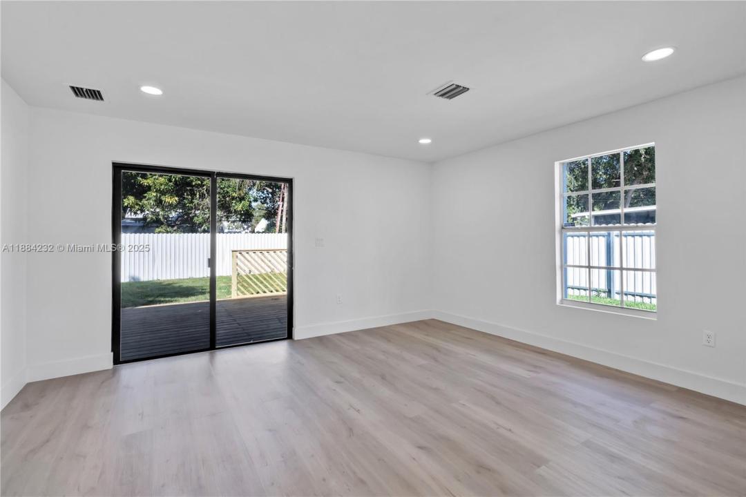 407 NW 45th St, Miami, フロリダ 33127, アメリカ合衆国
