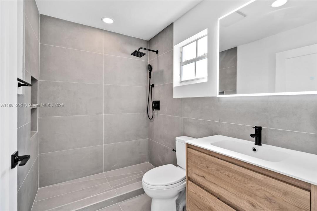 407 NW 45th St, Miami, フロリダ 33127, アメリカ合衆国