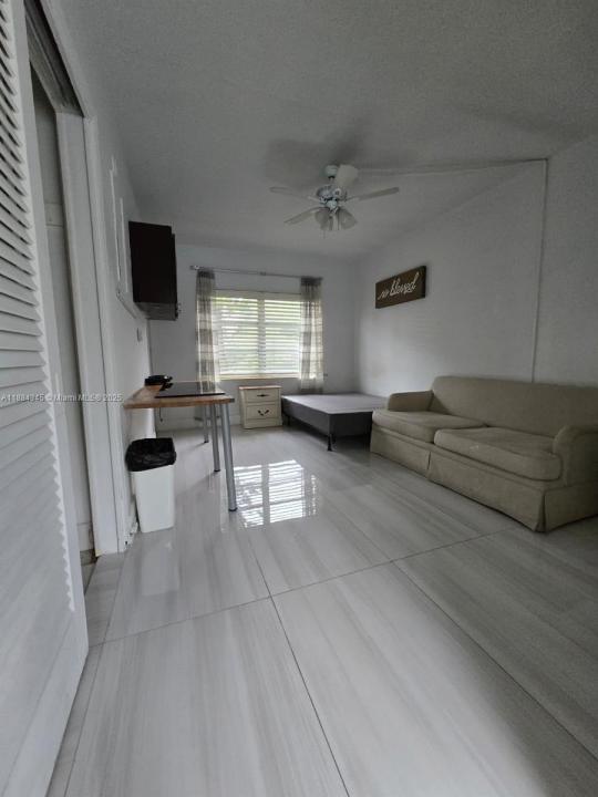 250 SE Park St 3, Dania Beach, Florida 33004, Amerika Birleşik Devletleri