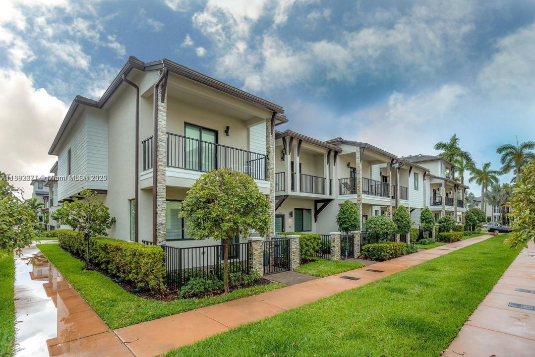 4665 NW 83rd Path, Doral, פלורידה 33166, ארצות הברית של אמריקה